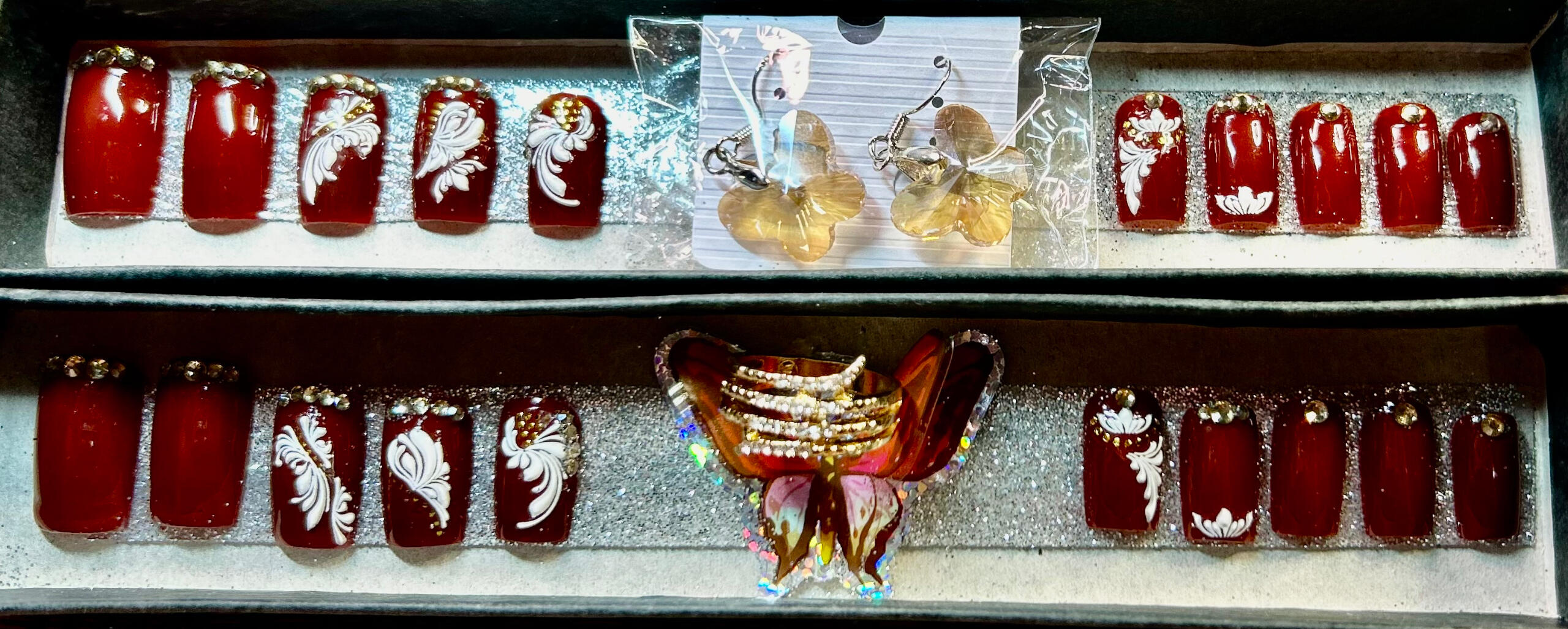 Burgundy & Cream Square Medium Set